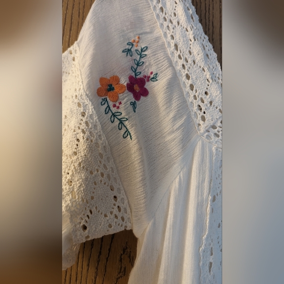 Aura Embroidery flower SZ dress - Picture 3 of 6